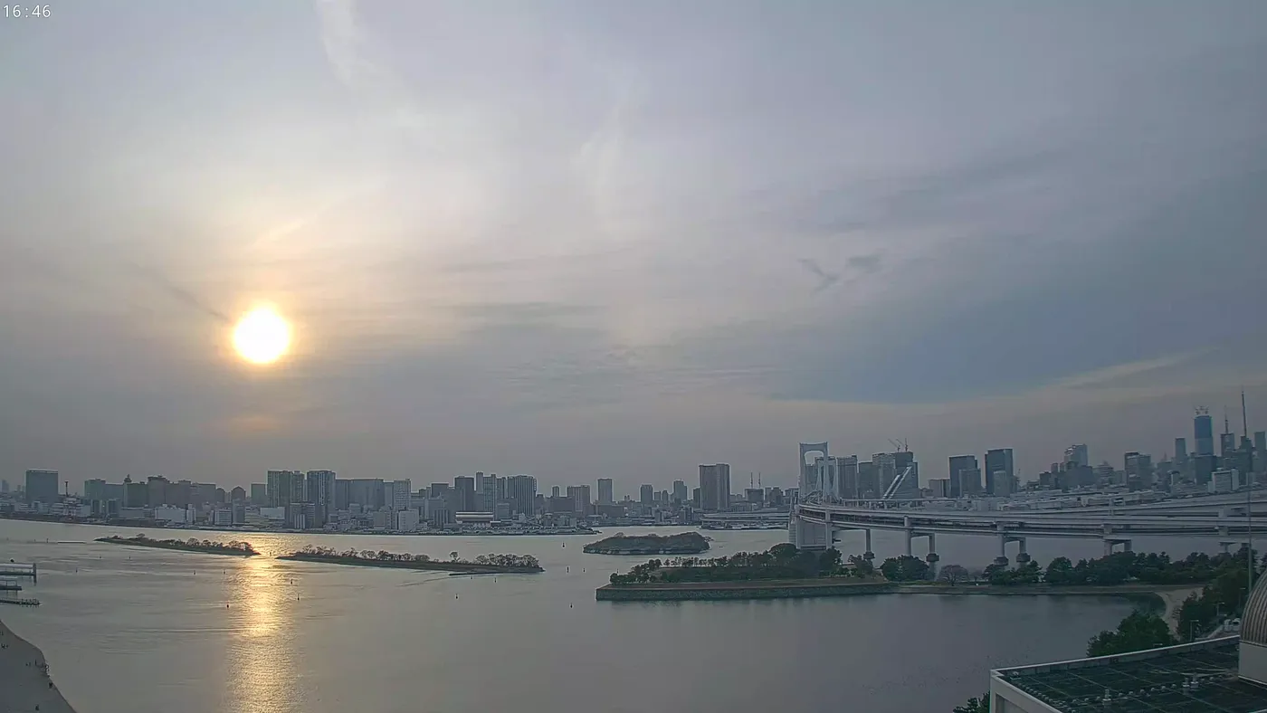 Tokyo'daki Rainbow Köprüsü'nde sıcaklık: 11.1 °C