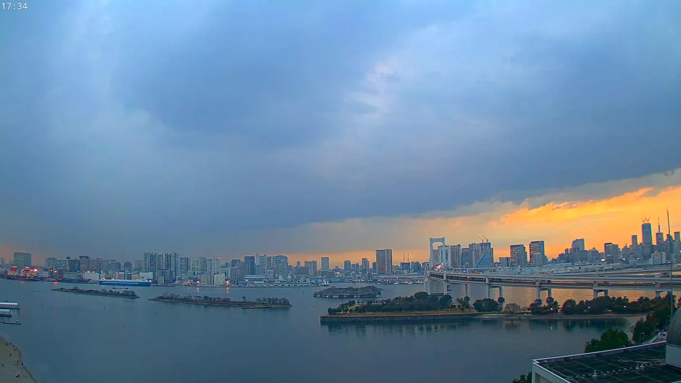 東京のレインボーブリッジでの気温：13.5°C